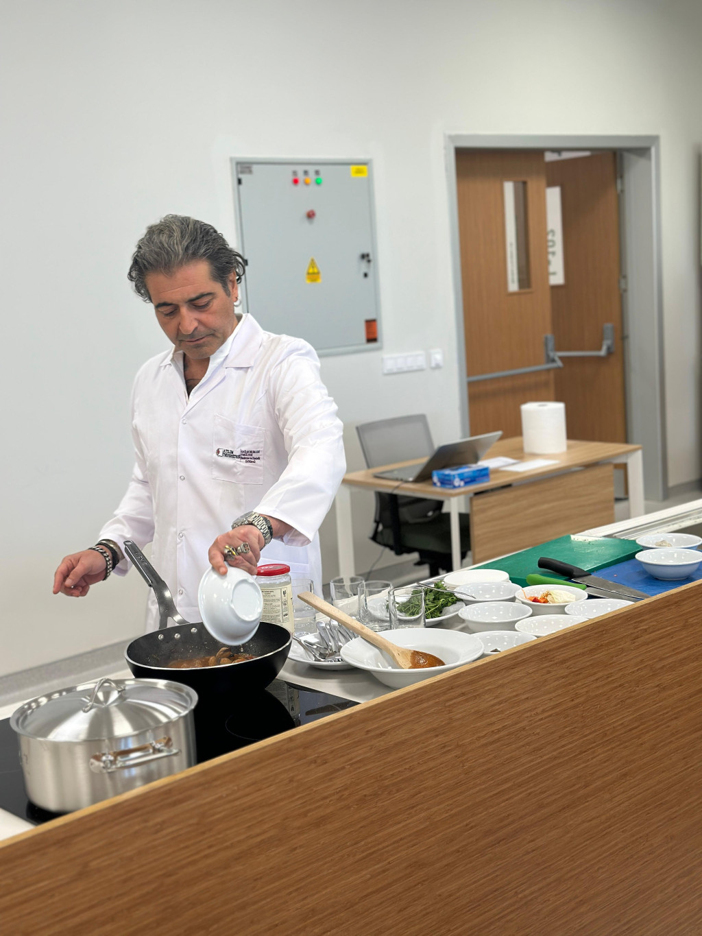 1748853934-WhatsApp Image 2025-06-02 at 10.22.48 _8_.jpeg